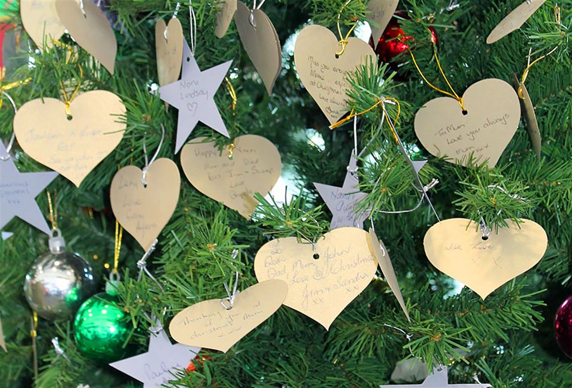 Picture of a Christmas with handwritten memory cards in the shapes of hearts and stars. 