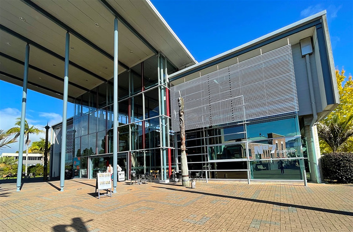 Photo of the Whangārei Central Library. 