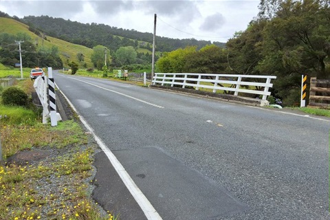 A photo of Waikaraka Bridge.