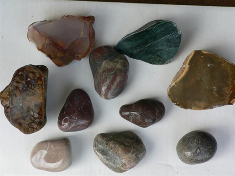 Image of various rocks and gemstones. 