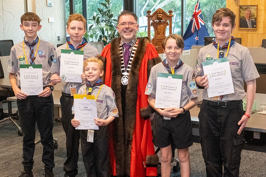 Photo of Mayor with Scouts holding their awards. 