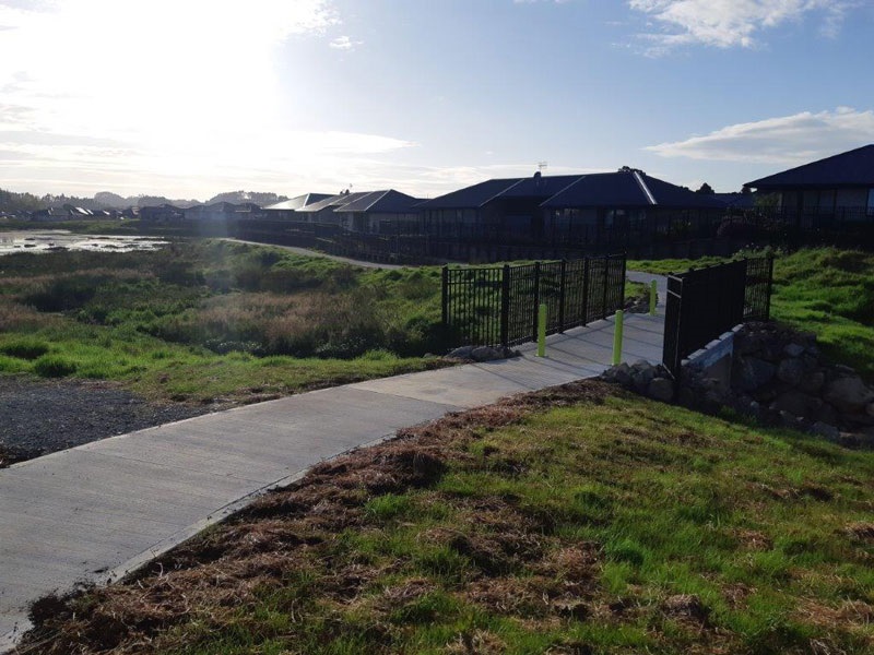 Image of newly constructed footpath connecting Lake Drive and Corks Road. 