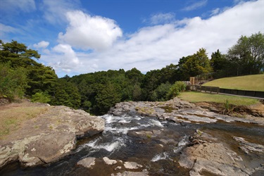 Image of the area at the top of Otuihau Whangārei Falls where water collects before falling from height.